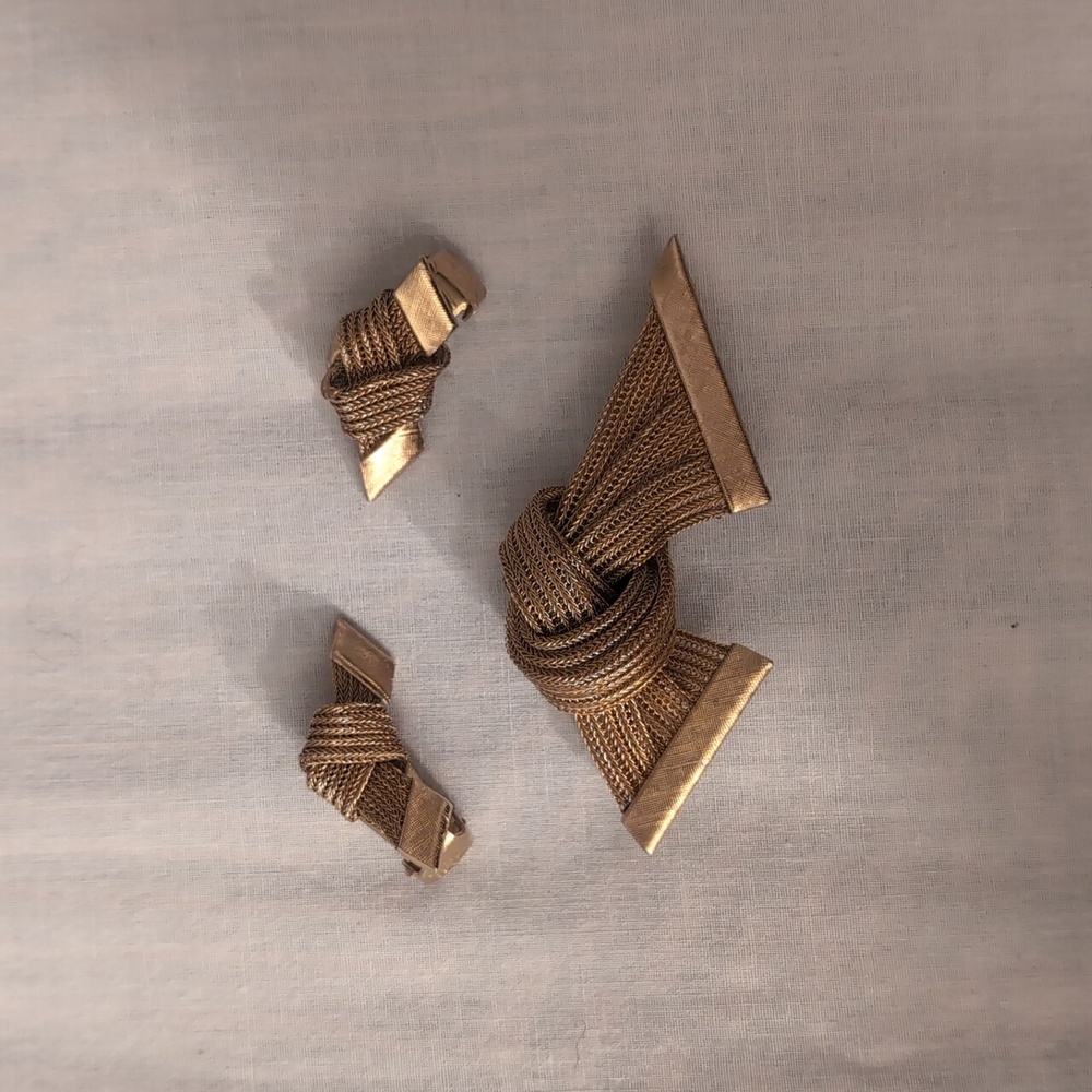Knotted Gold Pin Brooch and Clip set